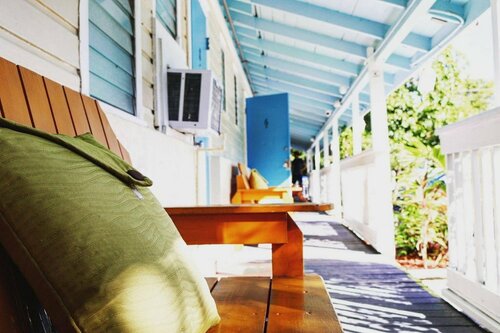 Гостиница Seashell Motel & Key West Hostel в Ки-Уэст