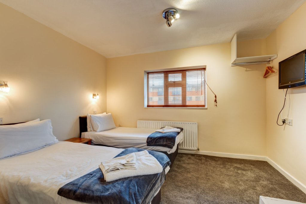 Фото Commodore Hotel