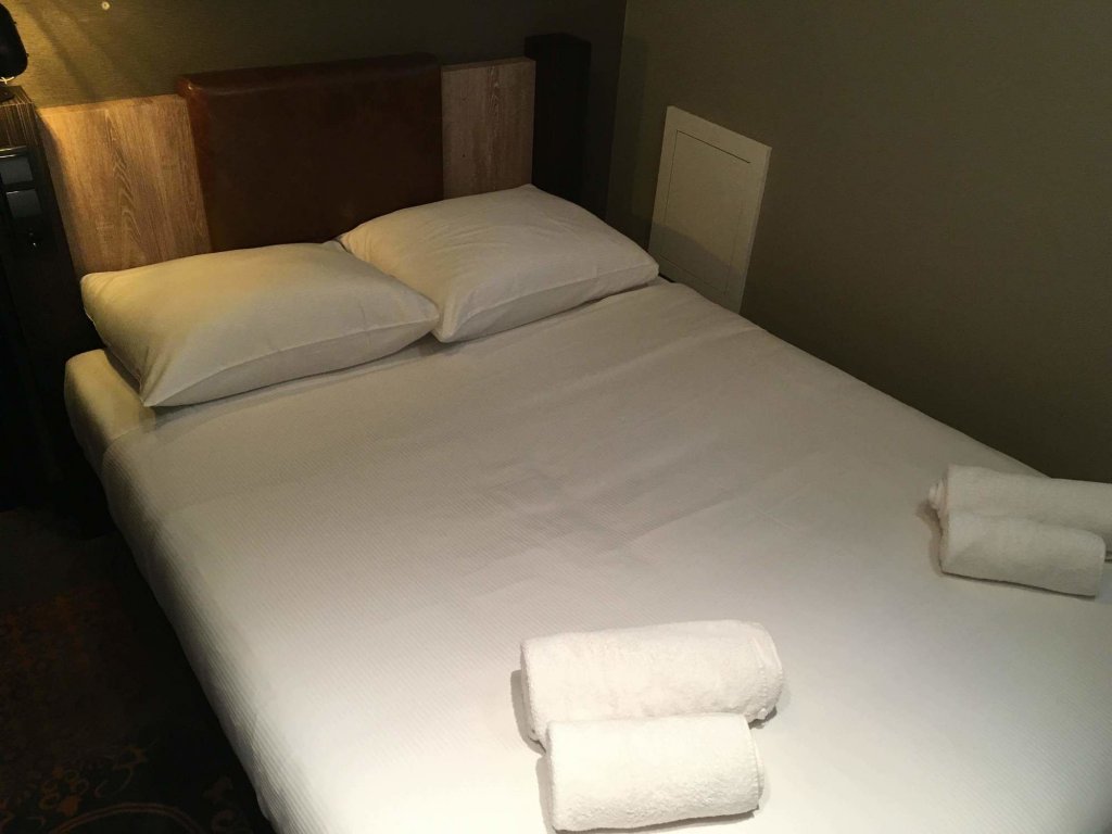 Фото The Alfred Hotel