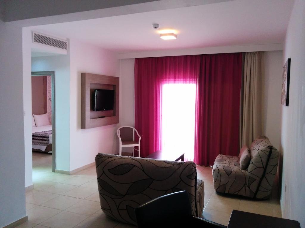 Фото New Famagusta Hotel