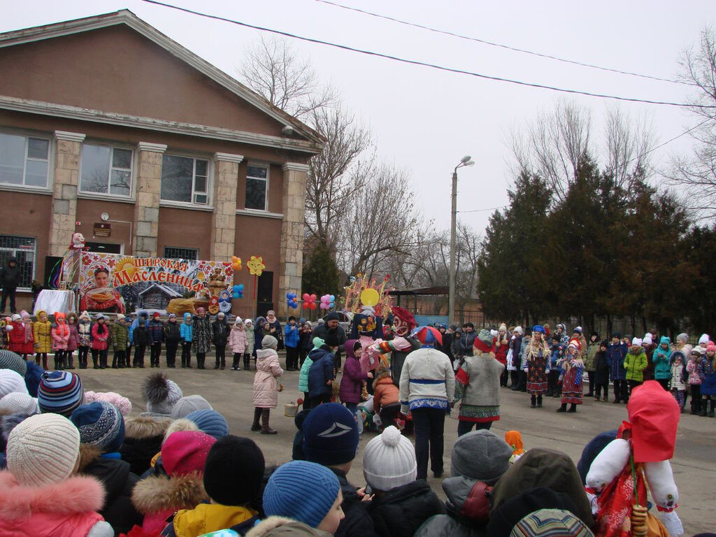 House of culture Муниципальное учреждение культуры Центр досуга Радуга, Budennovsk, photo