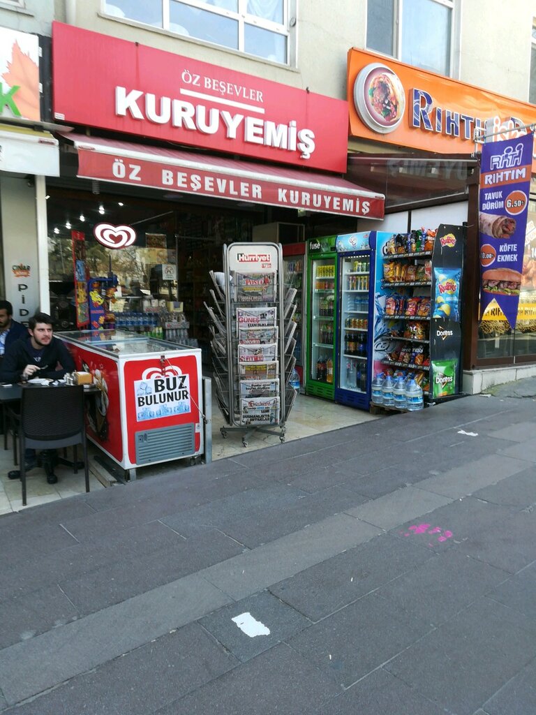 المكسرات والوجبات الخفيفة والفواكه المجففة Oz Beshevler Kuruyemis ، أنقرة، صورة