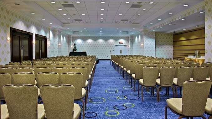 Фото DoubleTree by Hilton Montreal