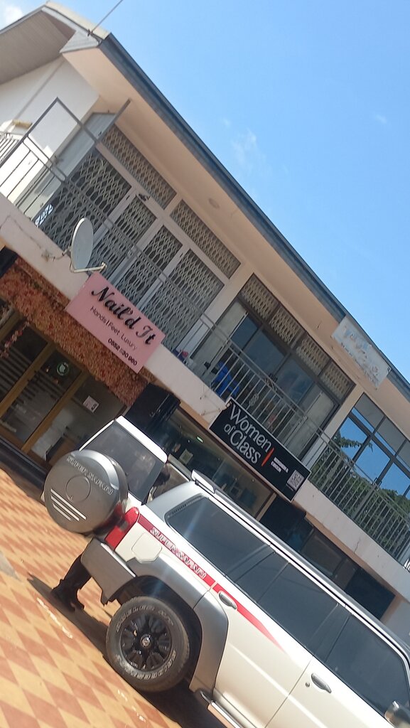 Clothing store Designers Wardrobe, Accra, photo