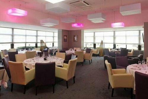 Гостиница Logis Hôtel du Nord Rest. la Table d'Elisa в Компьени