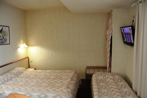 Гостиница Logis Hôtel Héraclée в Сен-Жиле