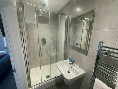 Гостиница Arlan House Hotel в Бейзингстоке
