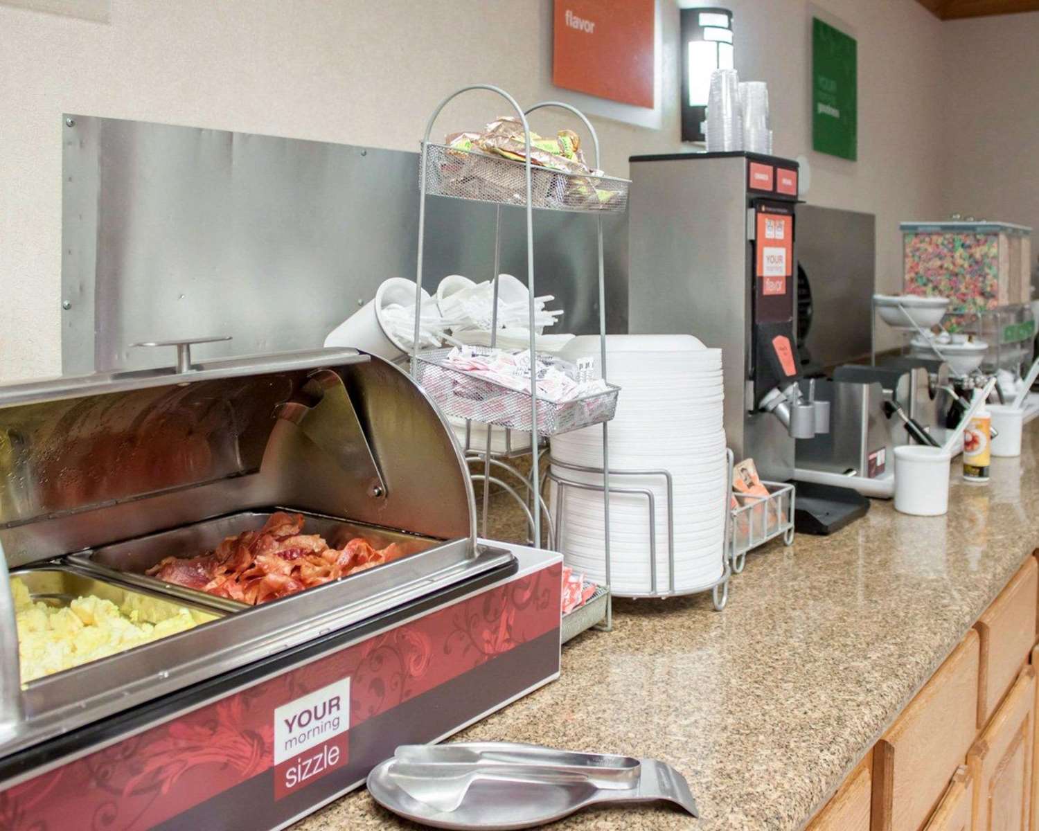 Фото Comfort Suites Airport