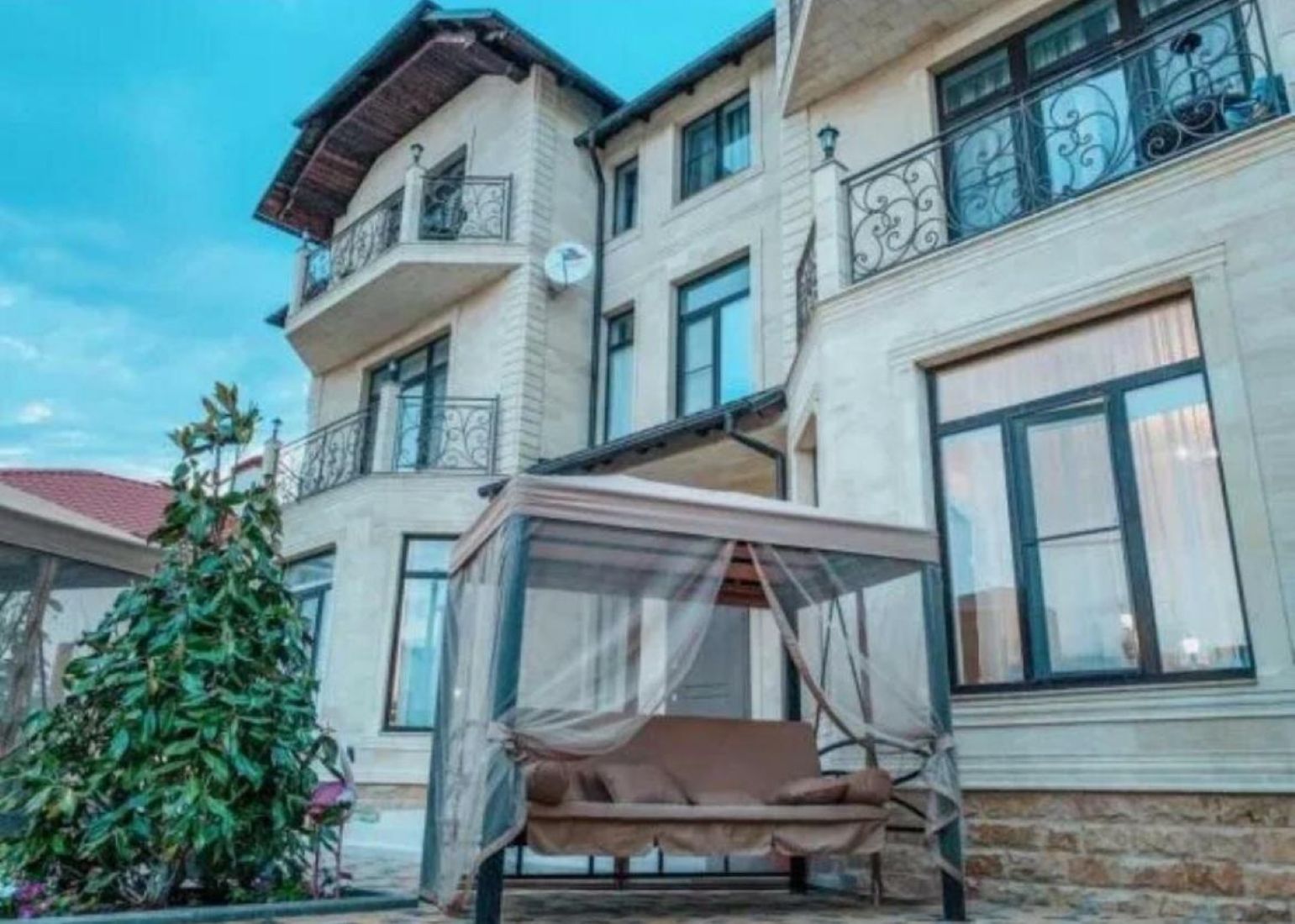 Фото Санни Хаус