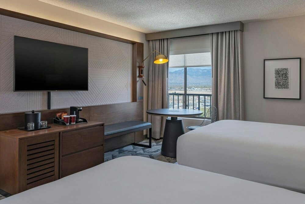 Фото Sheraton Albuquerque Airport Hotel