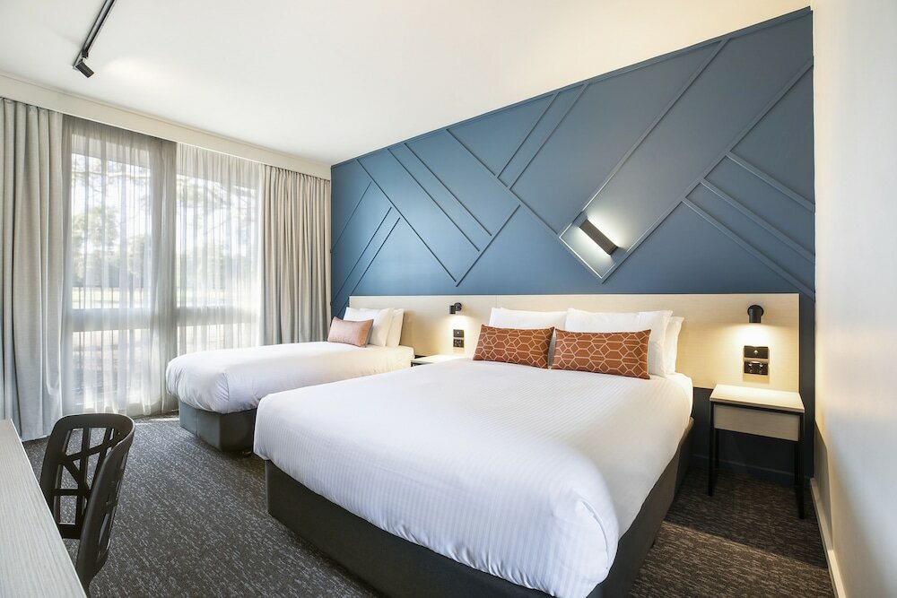 Фото Nightcap at Sandown Park Hotel