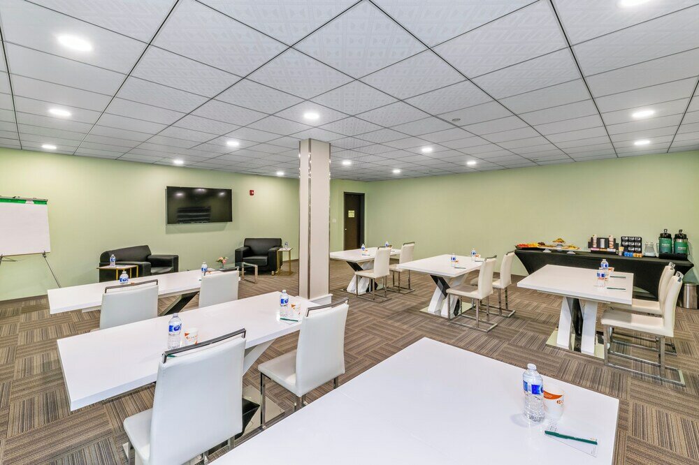 Фото Quality Inn Sunshine Suites