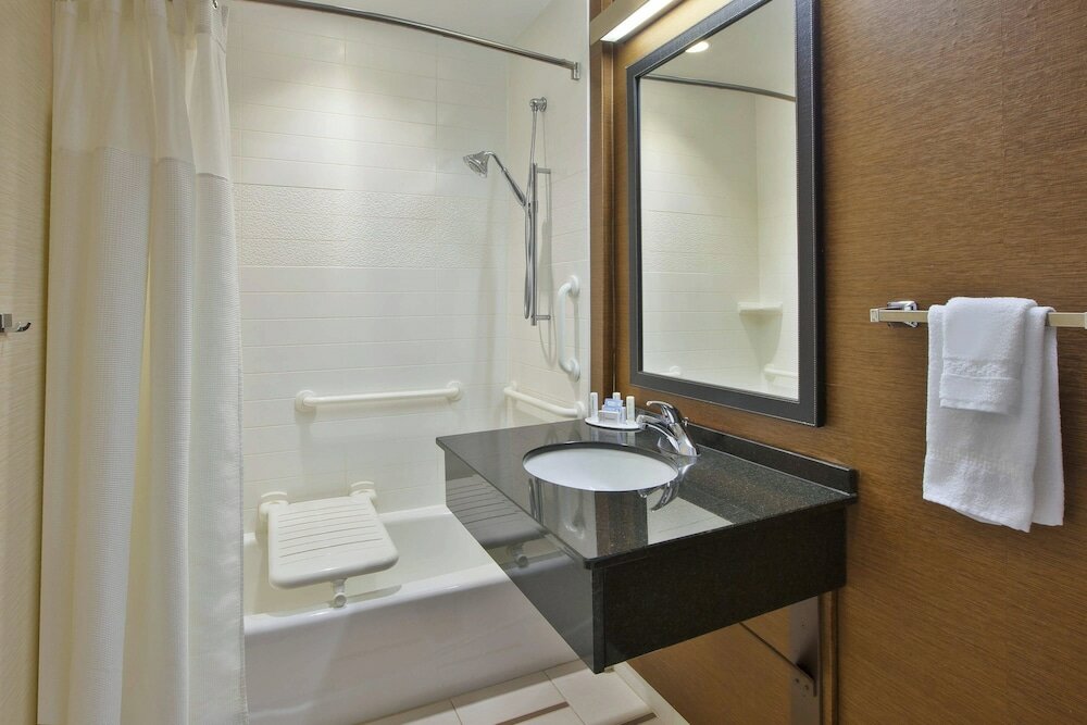 Фото Fairfield Inn & Suites by Marriott Milwaukee Downtown