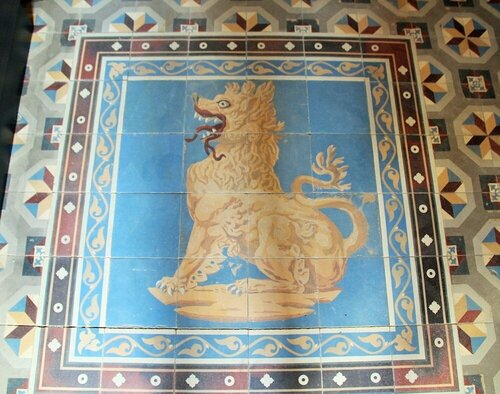 Гостиница H& xF4; tel du Lion d'Or в Шароле