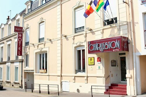 Гостиница Hôtel Le Charleston в Ла-Флеше