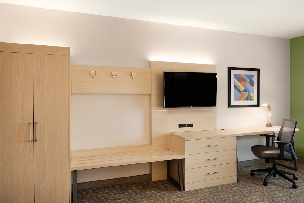 Фото Holiday Inn Express & Suites Ft Myers Beach-Sanibel Gateway, an Ihg Hotel