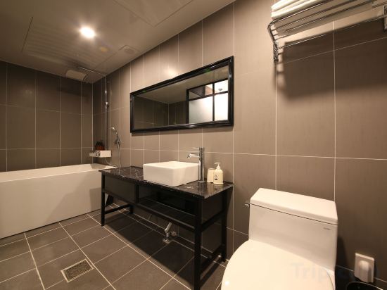 Фото The Last Hotel