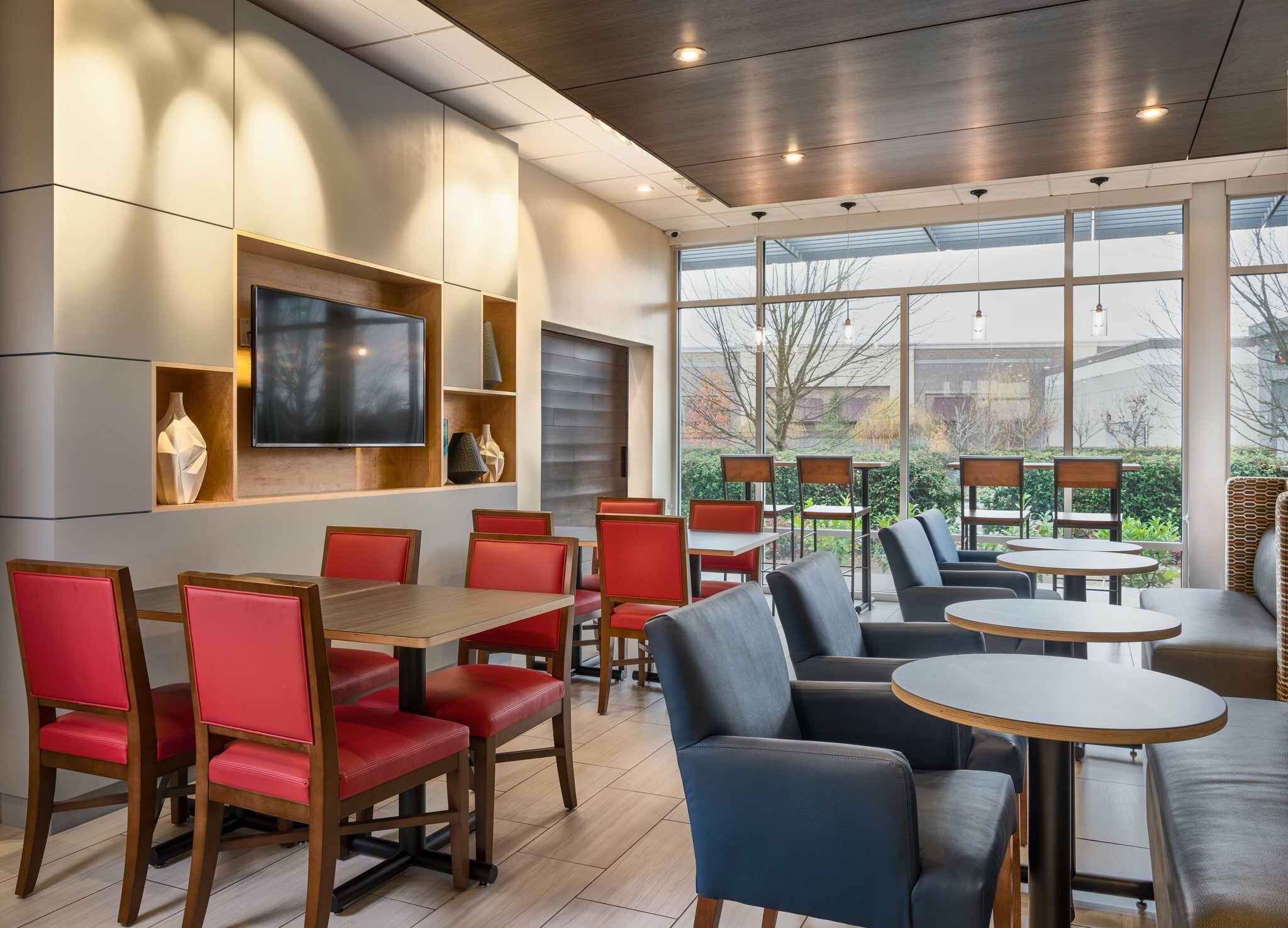 Фото Holiday Inn Express & Suites Salem North - Keizer, an Ihg Hotel