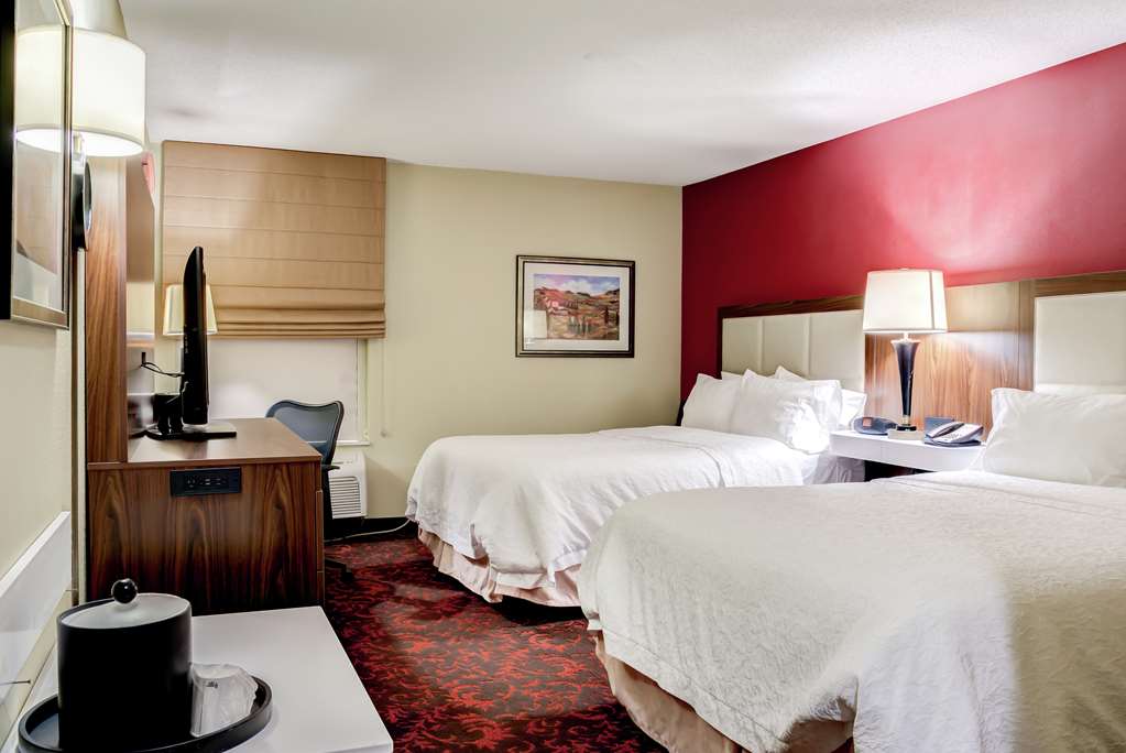 Фото Hampton Inn St. Joseph