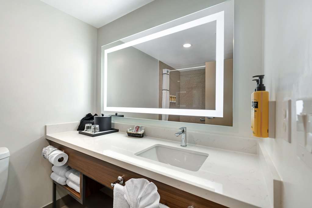 Фото Best Western Plus Newport Mesa Inn