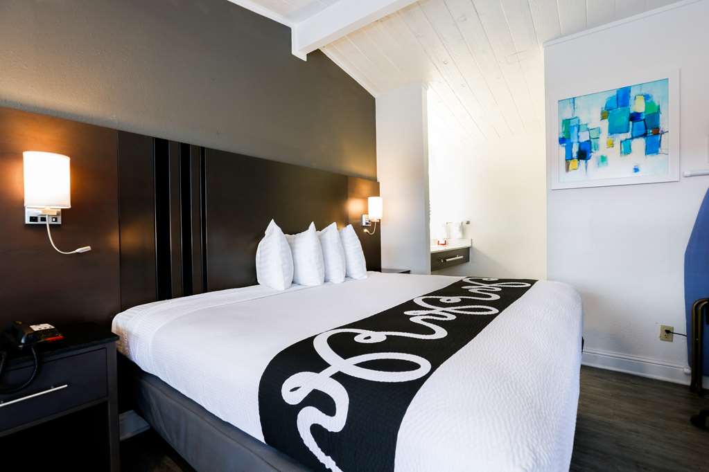 Фото SureStay Hotel by Best Western Seaside Monterey