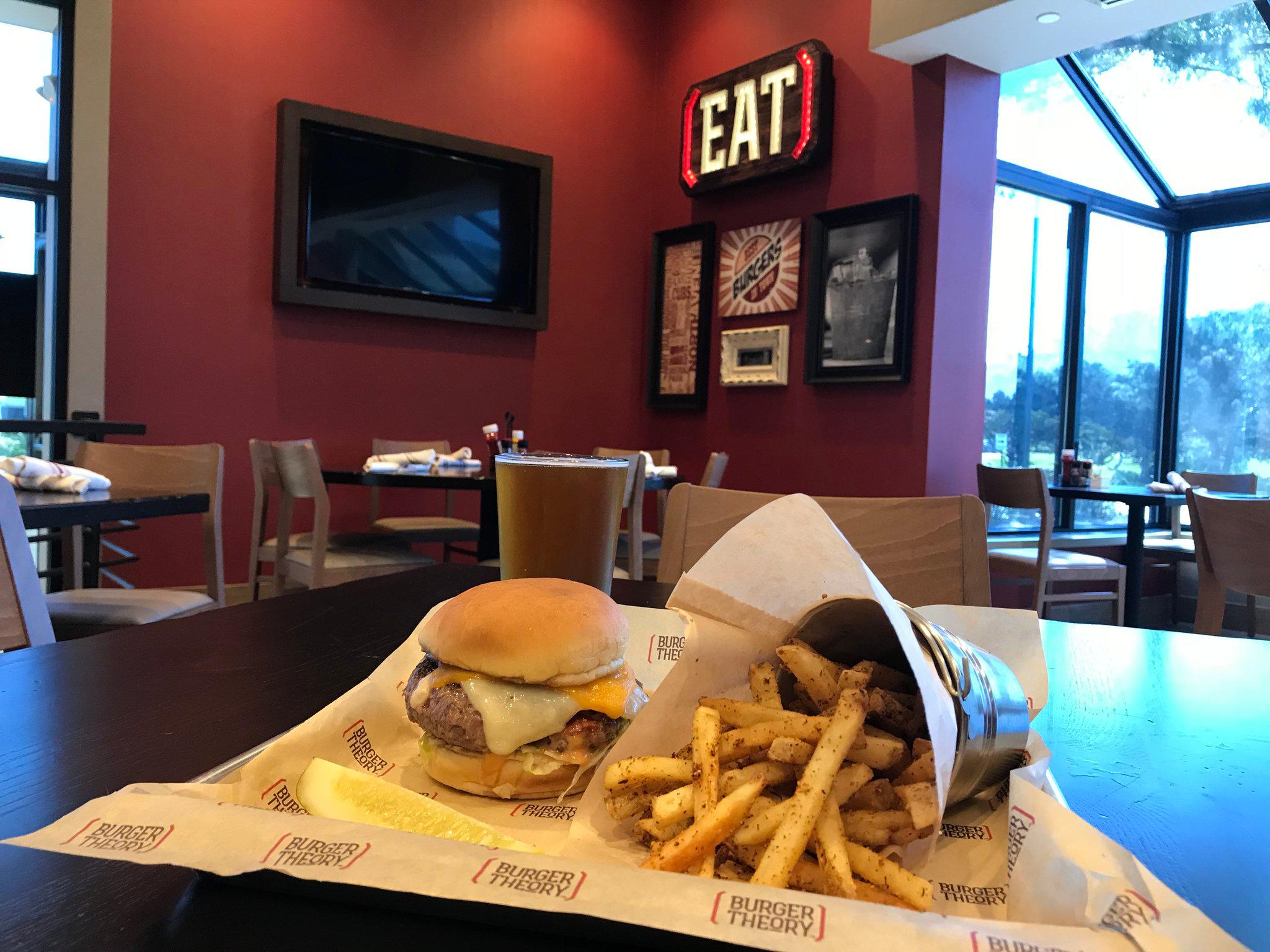 Фото Holiday Inn & Suites Chicago-Carol Stream