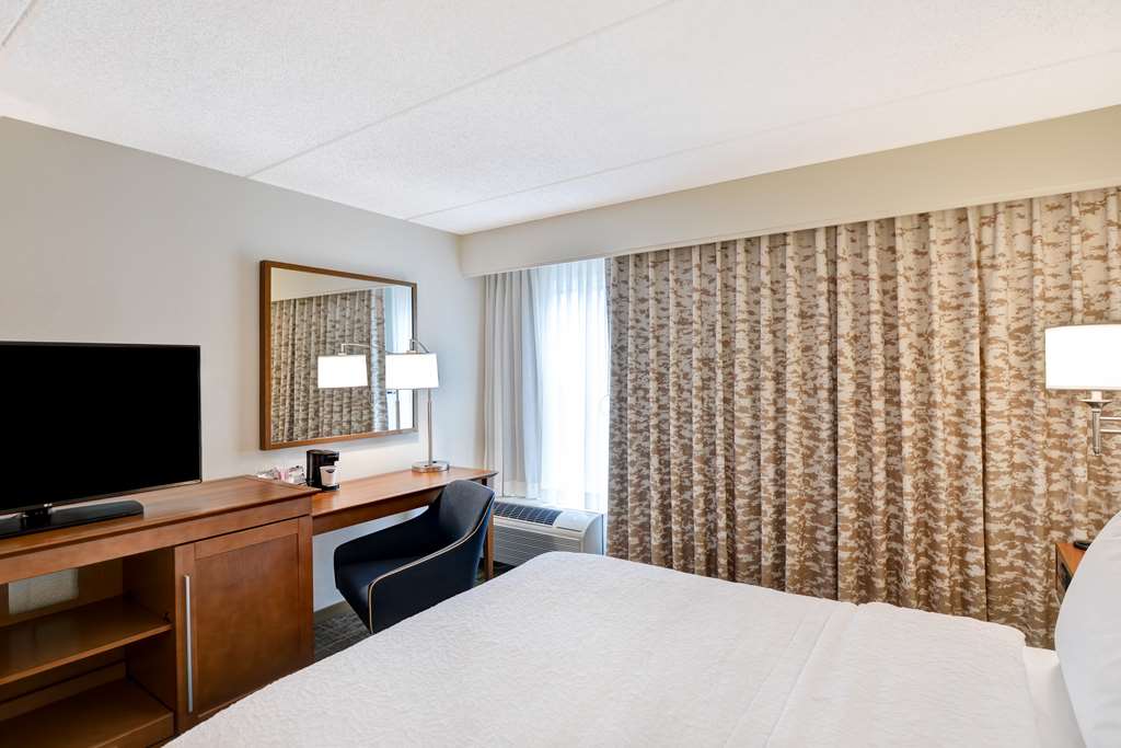 Фото Hampton Inn Albany-Wolf Road
