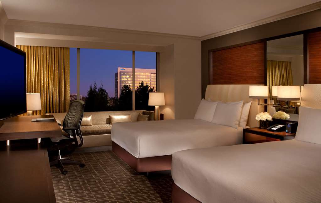 Фото Hilton McLean Tysons Corner
