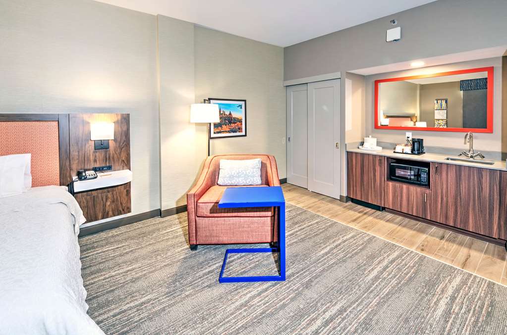 Фото Hampton Inn by Hilton Ottawa
