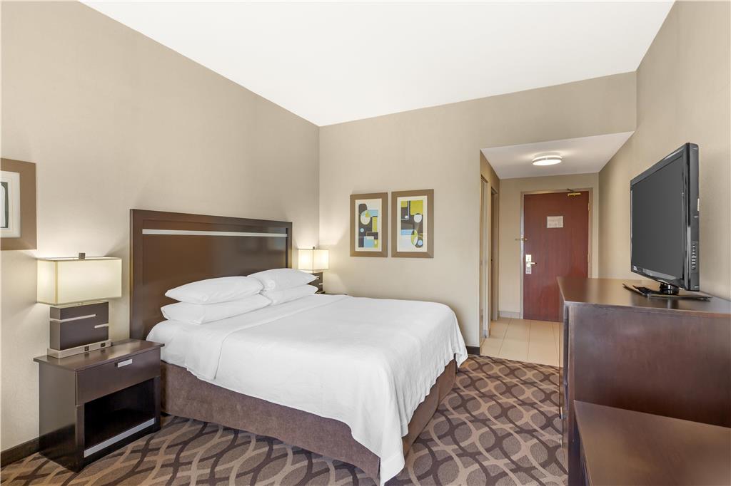 Фото Best Western Plus Travel Hotel Toronto Airport