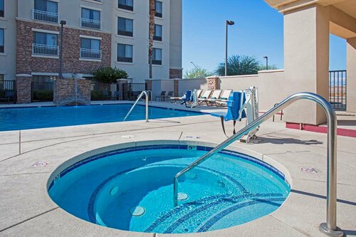 Гостиница Hilton Garden Inn Phoenix/Avondale в Финиксе
