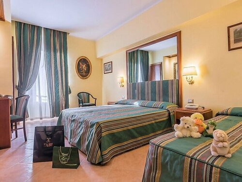 Гостиница Raeli Hotel Regio в Риме