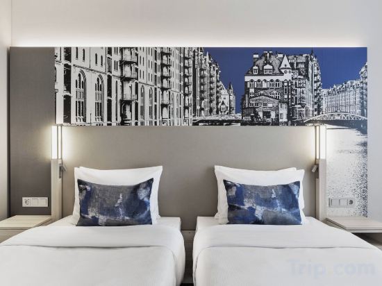 Фото Courtyard by Marriott Hamburg City