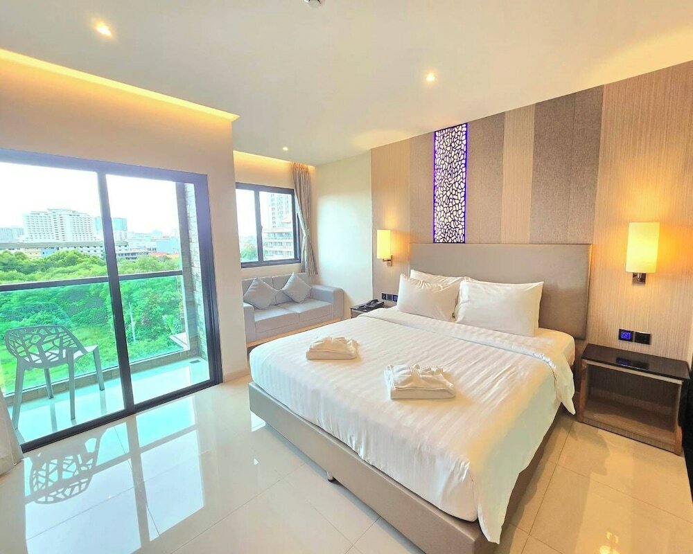 Фото The TJ Hotel
