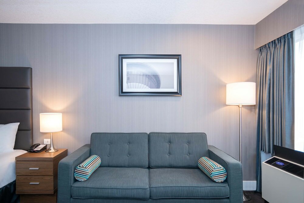 Фото Sandman Signature Calgary Downtown Hotel