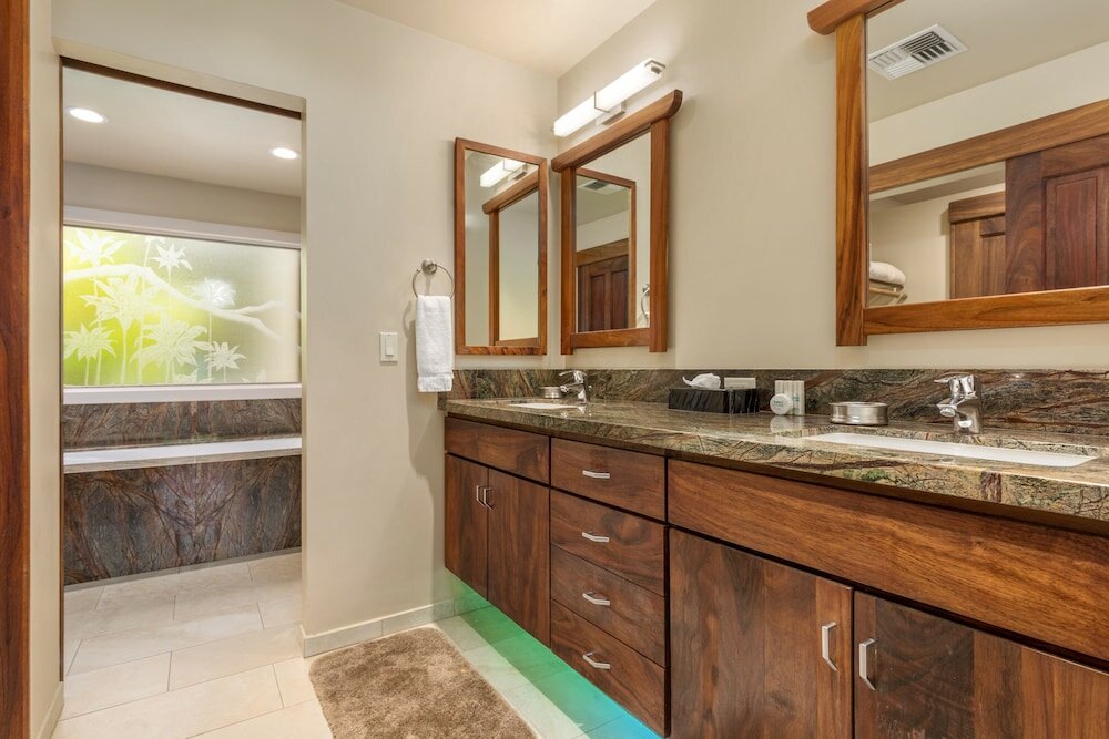 Фото Puunoa Beach Estates, a Destination by Hyatt Residence
