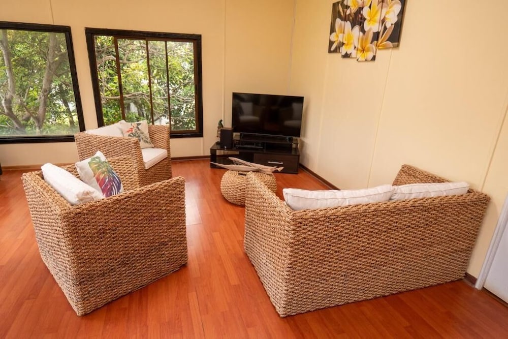 Фото Hotel Uka Mana