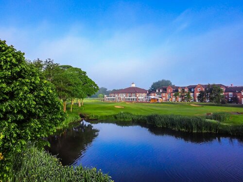 Внешний вид отеля Formby Hall Golf Resort & SPA в Сефтоне, фото 3