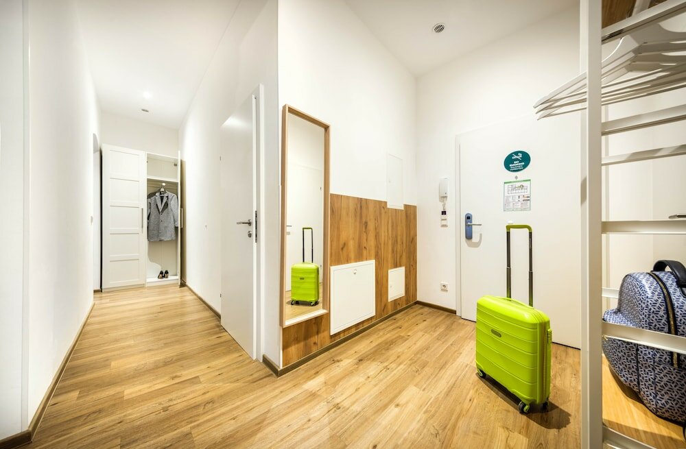 Фото Jimmy's Apartments Emerald