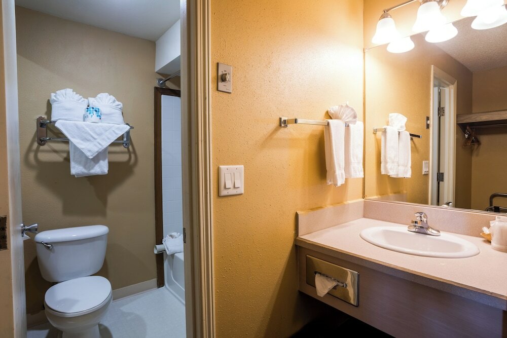 Фото Ebb Tide Oceanfront Inn