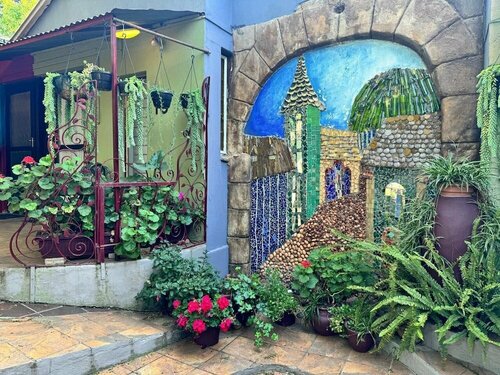 Внешний вид отеля The Rabbit Hole Hotel в Муниципалитете Могале-Сити, фото 2