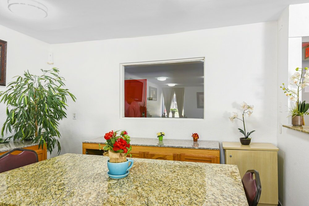 Фото Oyo Hotel Irving Dfw Airport South