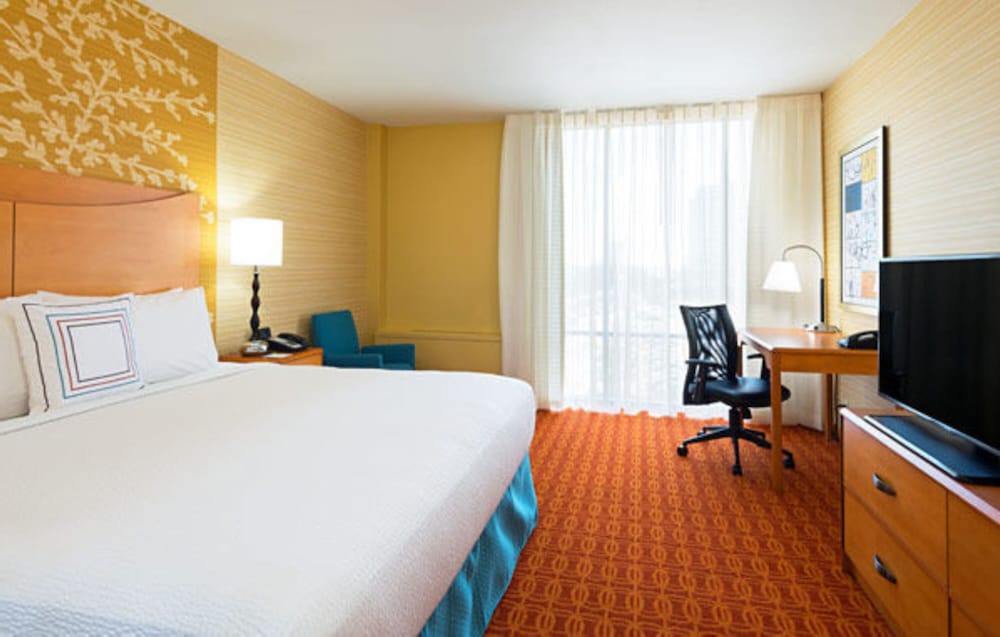 Фото Fairfield Inn & Suites by Marriott Louisville Downtown