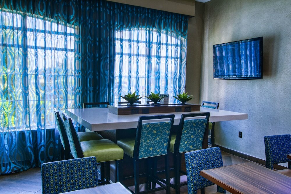 Фото Comfort Suites Waco North - Near University Area
