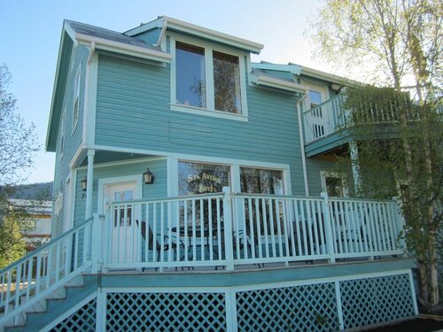 Гостиница 5th Avenue Bed & Breakfast в Доусоне