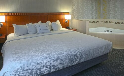 Гостиница Courtyard by Marriott Hamilton в Гамильтоне