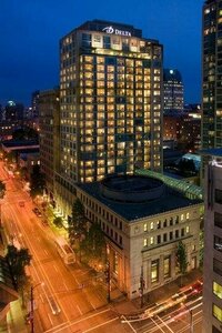 отель Delta Hotels by Marriott Vancouver Downtown Suites