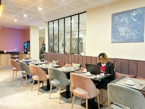 Гостиница Hôtel Oden Paris Ivry в Кретее