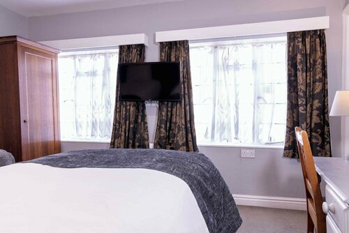 Гостиница Cromwell Lodge Hotel by Greene King Inns в Банбери