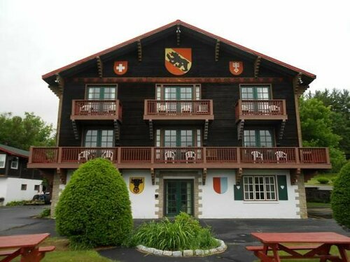Гостиница Swiss Chalets Village Inn в Штате Нью-Гэмпшир